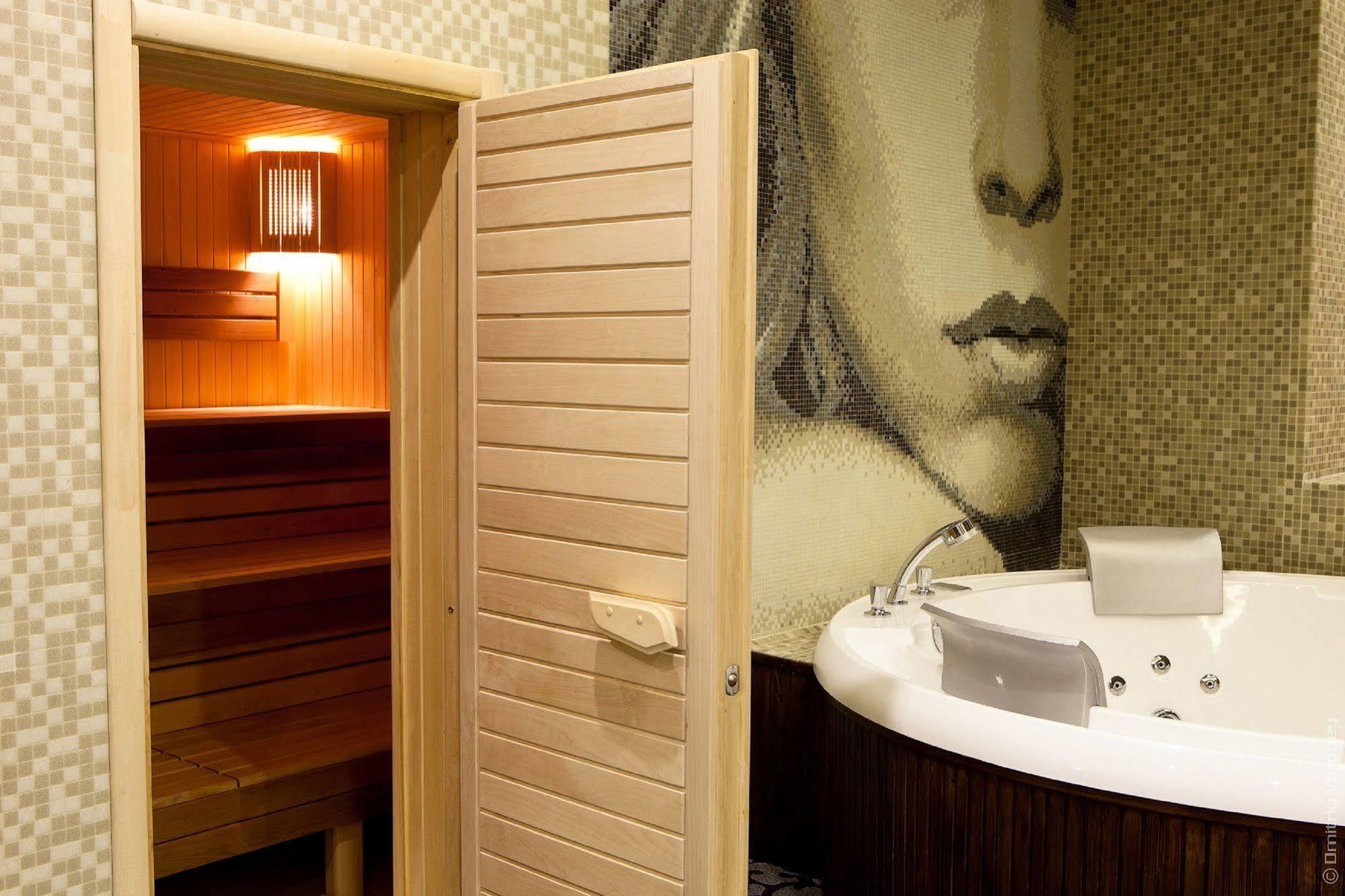 Kiroff Hotel Kharkiv Bagian luar foto