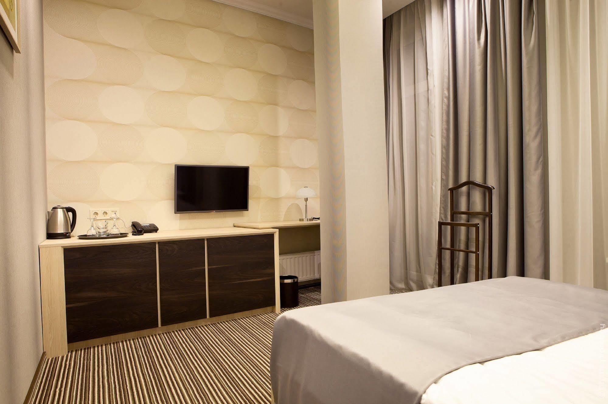 Kiroff Hotel Kharkiv Bagian luar foto