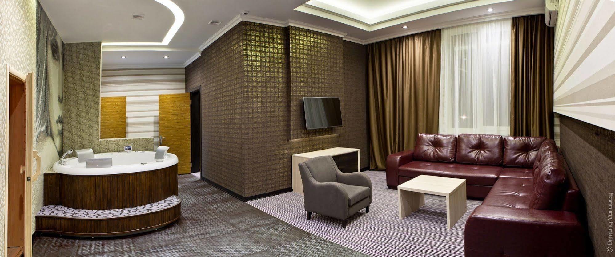 Kiroff Hotel Kharkiv Bagian luar foto